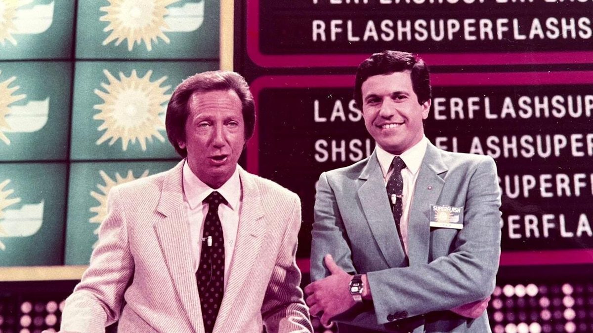 Mike Bongiorno: il mito che ci ha fatto compagnia dagli anni 80 ai 90, ogni sera alle 19 — foto anni 80 e 90