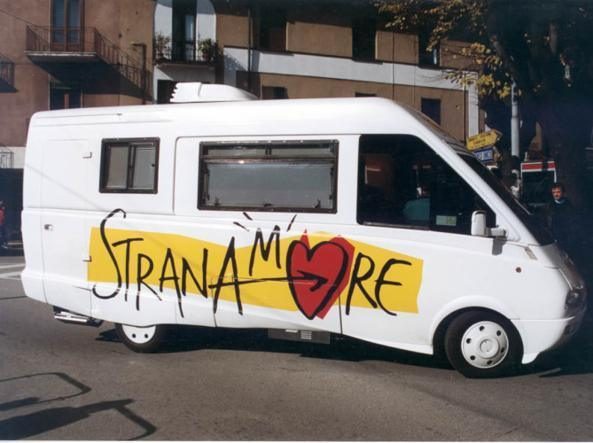Stranamore: quando l’amore girava su quattro ruote — foto anni 80 e 90