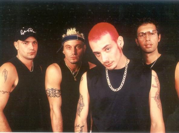 Milano, 1998: nascevano i Gemelli DiVersi e l'hip hop italiano trovava la sua anima pop — foto anni 80 e 90
