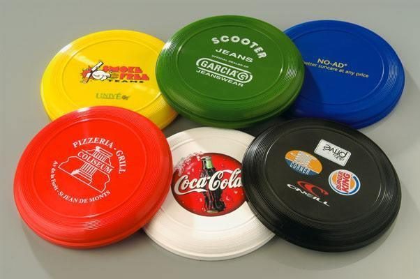 Frisbee: dischi volanti sulle teste dei bagnanti — foto anni 80 e 90
