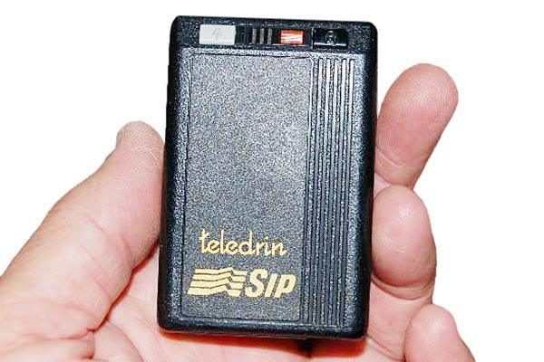 Teledrin: l'antenato del cellulare grande come un pacchetto di sigarette — foto anni 80 e 90