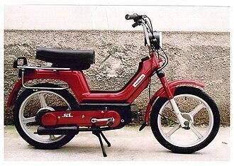 Il motorino Sì: due ruote di libertà che profumavano di adolescenza — foto anni 80 e 90