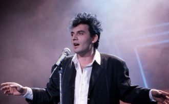 Mango: voce mediterranea negli anni '80 che anticipò il futuro — foto anni 80 e 90