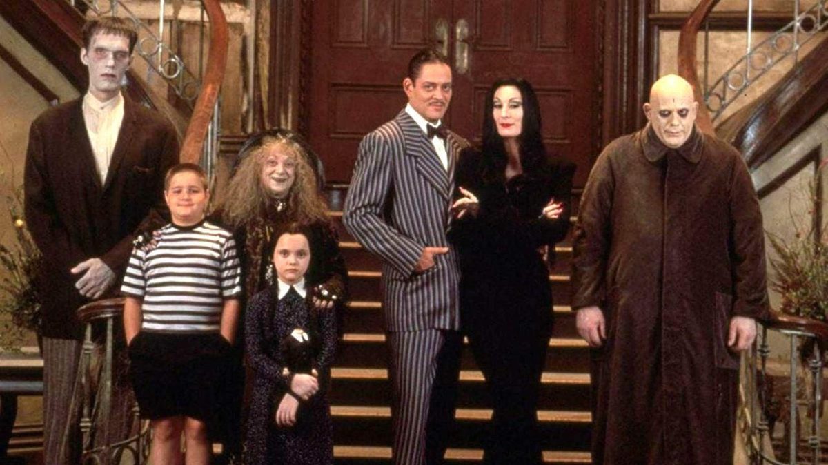 La famiglia Addams: ironia gotica e fascino macabro che hanno stregato generazioni — foto anni 80 e 90