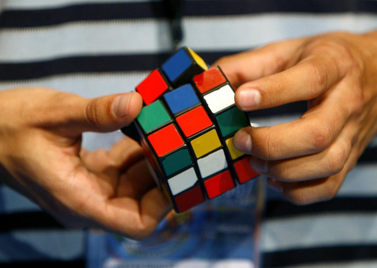 Il Cubo di Rubik: il rompicapo che colorò l’intelligenza degli anni ’80 — foto anni 80 e 90