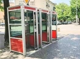 Cabine telefoniche: i confessionali della strada che hanno cambiato l'Italia — foto anni 80 e 90