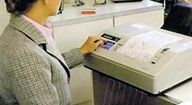 Il fax in ufficio: quando inviare documenti era una cerimonia — foto anni 80 e 90