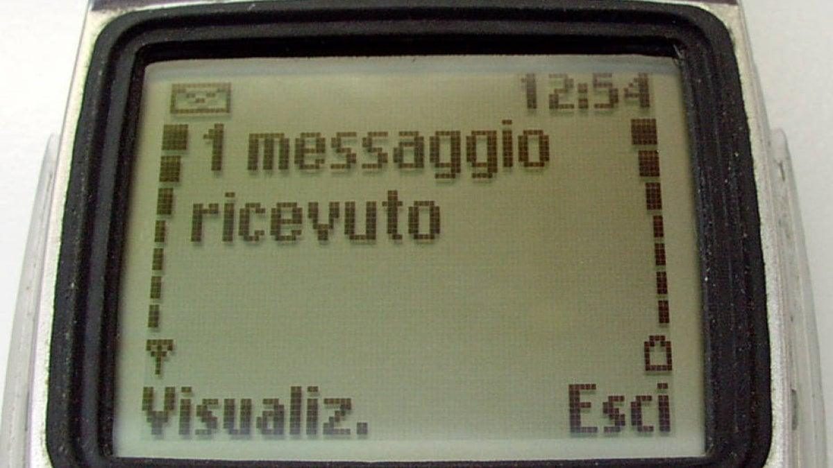 Primi SMS anni '90: quando 200 lire cambiarono per sempre il modo di comunicare — foto anni 80 e 90