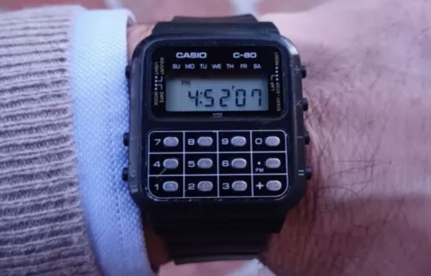 L'orologio con la calcolatrice: il futuro arrivò sul polso — foto anni 80 e 90