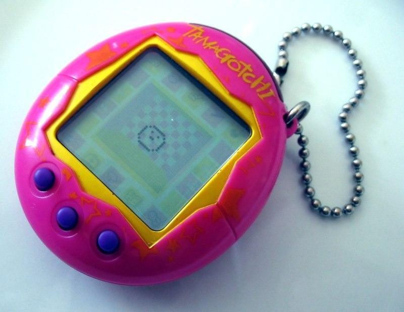 Tamagotchi: quando un portachiavi ci ha insegnato a prenderci cura di una vita — foto anni 80 e 90