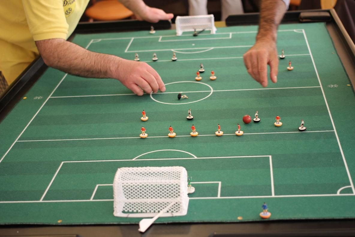 Subbuteo: quando un dito bastava per sentirsi in Coppa dei Campioni — foto anni 80 e 90
