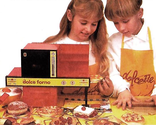 Dolce Forno: quando due lampadine accendevano i sogni dei mini cuochi — foto anni 80 e 90