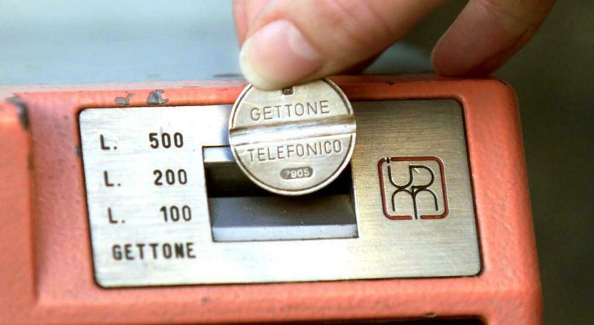 I gettoni del telefono: quando una telefonata era un'avventura — foto anni 80 e 90