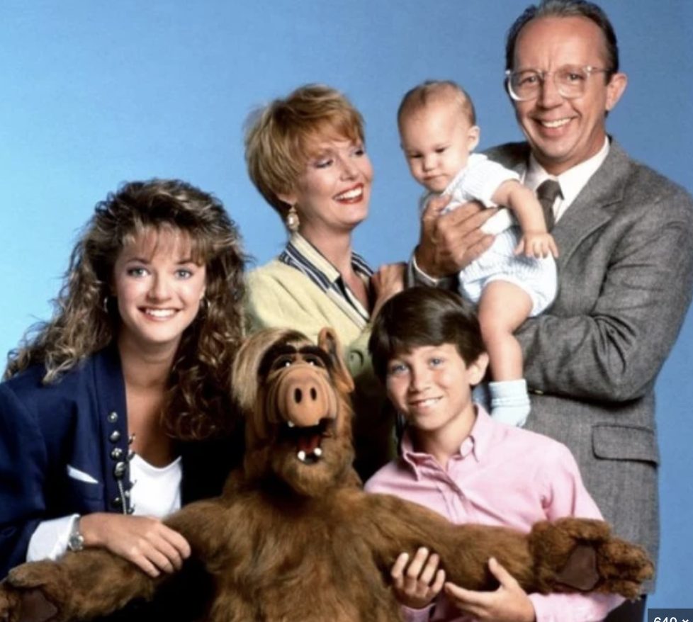 ALF: l’alieno più amato della TV anni ’80 che ci ha insegnato a ridere (e a nascondere i gatti) — foto anni 80 e 90