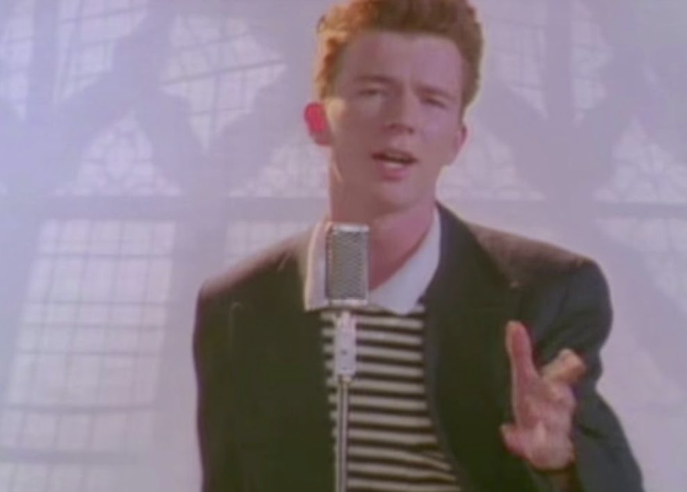 Rick Astley: voce profonda e successo che non tramonta mai — foto anni 80 e 90